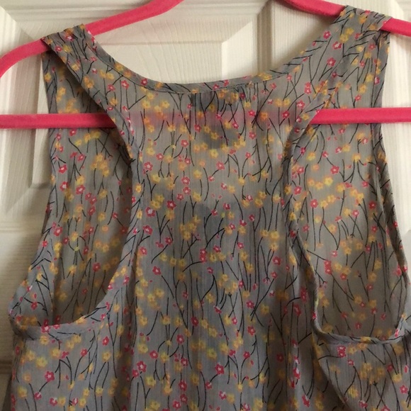 Pretty tank - Picture 3 of 4